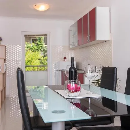 With Parking Spaces Igrane, Makarska - 16878 شقة
