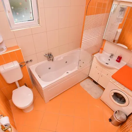 With Parking Spaces Igrane, Makarska - 16878 شقة إيغراني